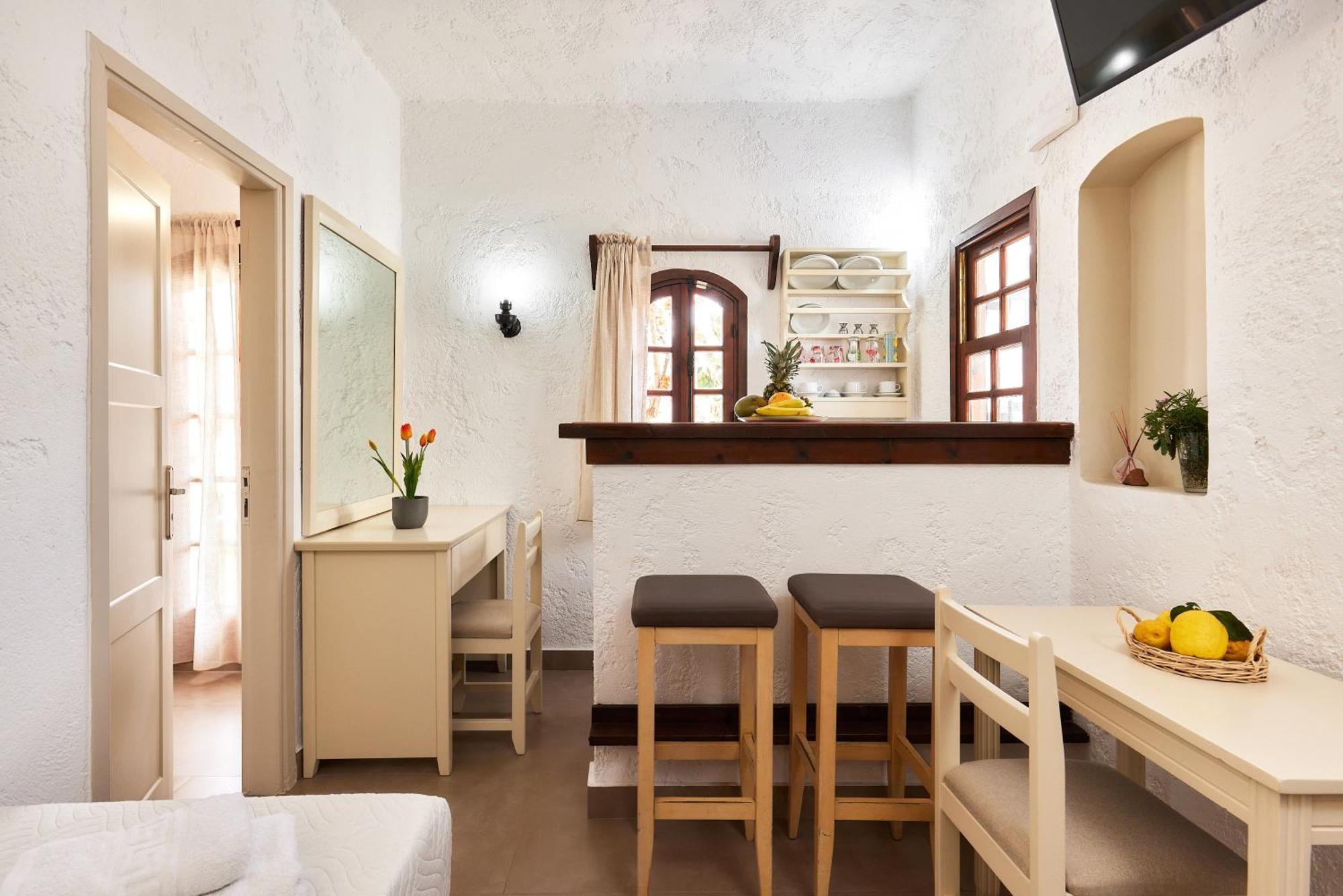 Mila Malia Studios Hotel Экстерьер фото