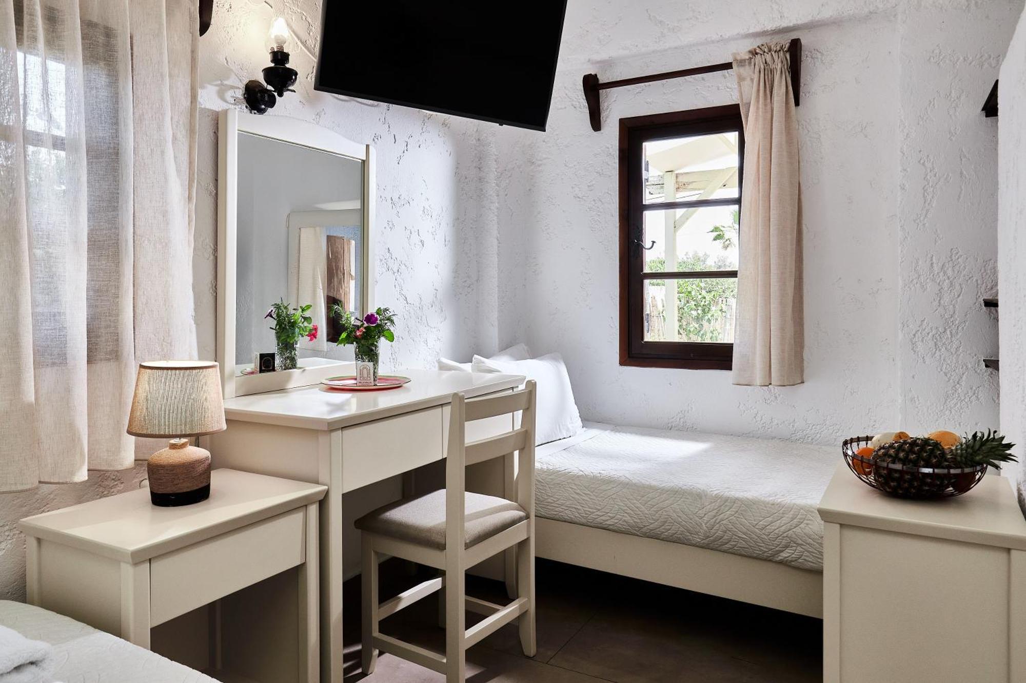 Mila Malia Studios Hotel Экстерьер фото