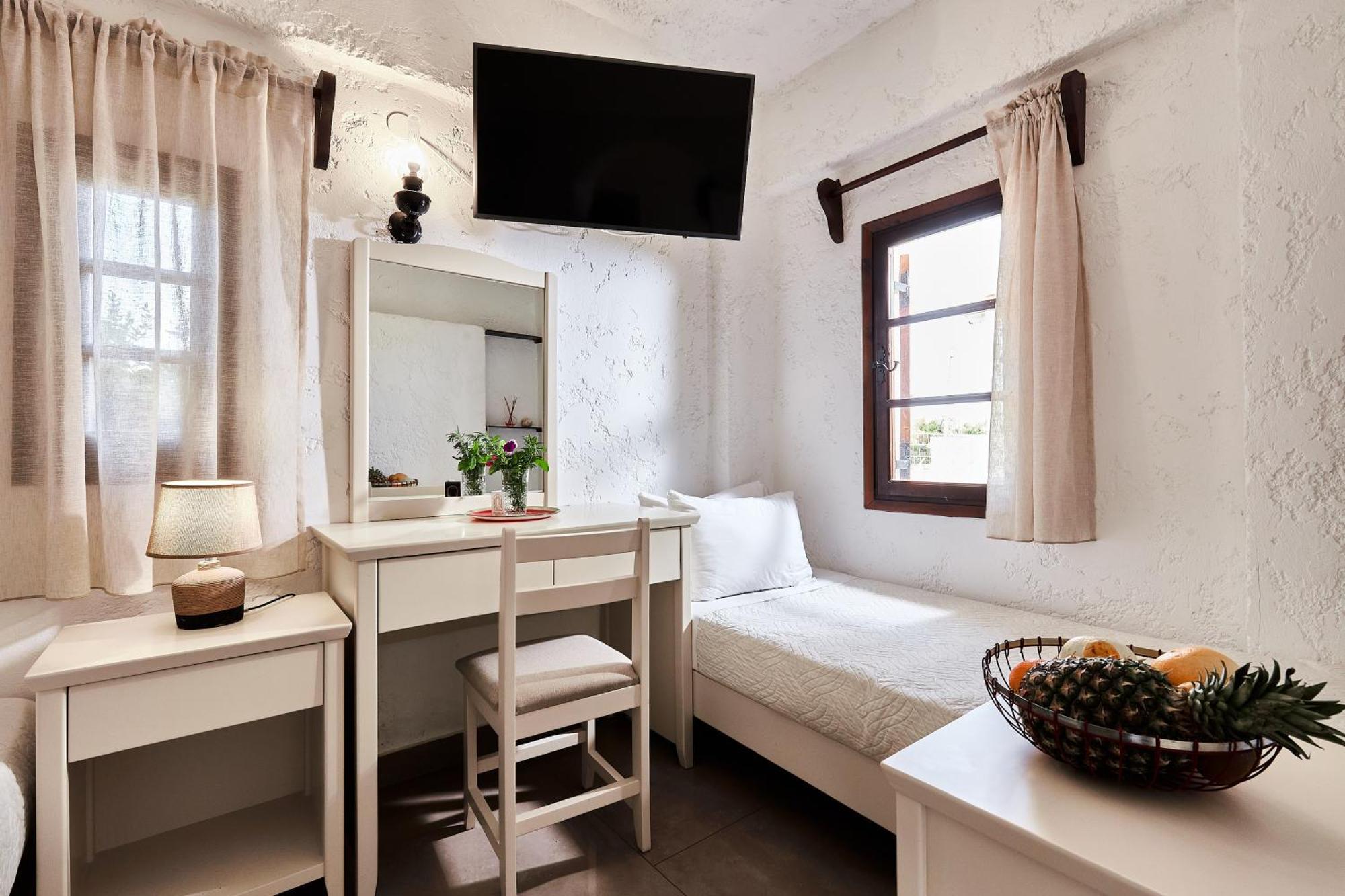 Mila Malia Studios Hotel Экстерьер фото