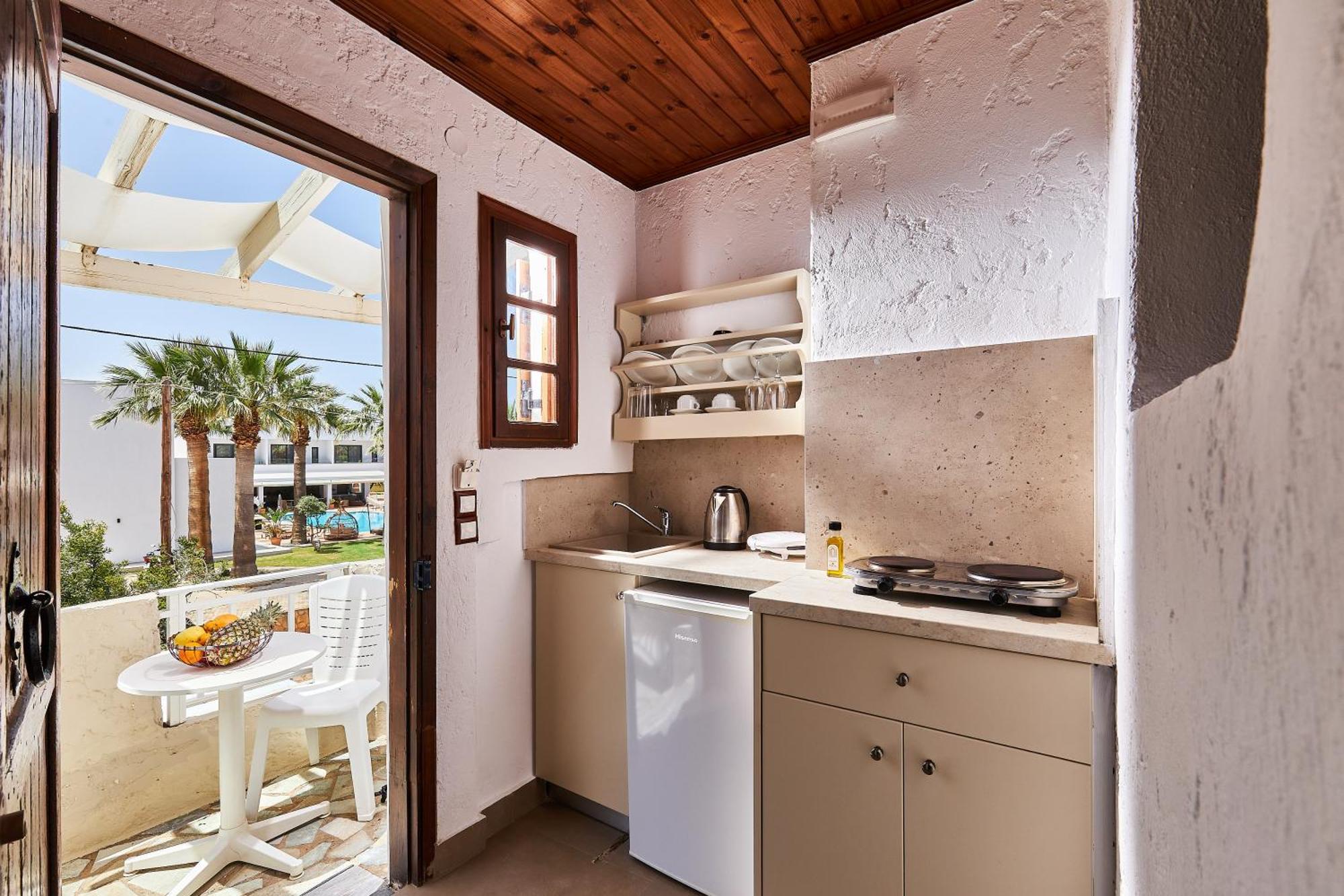 Mila Malia Studios Hotel Экстерьер фото