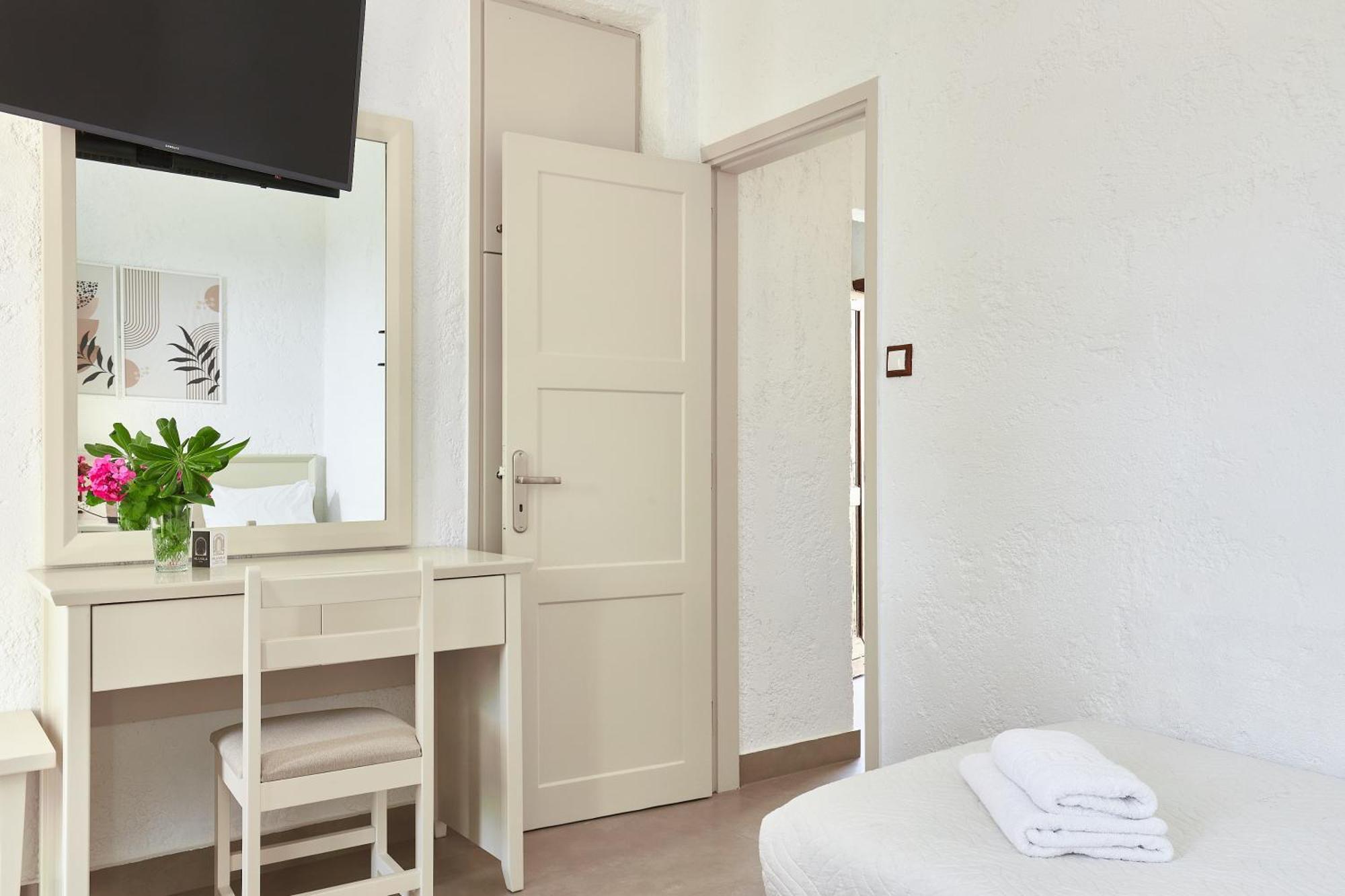 Mila Malia Studios Hotel Экстерьер фото