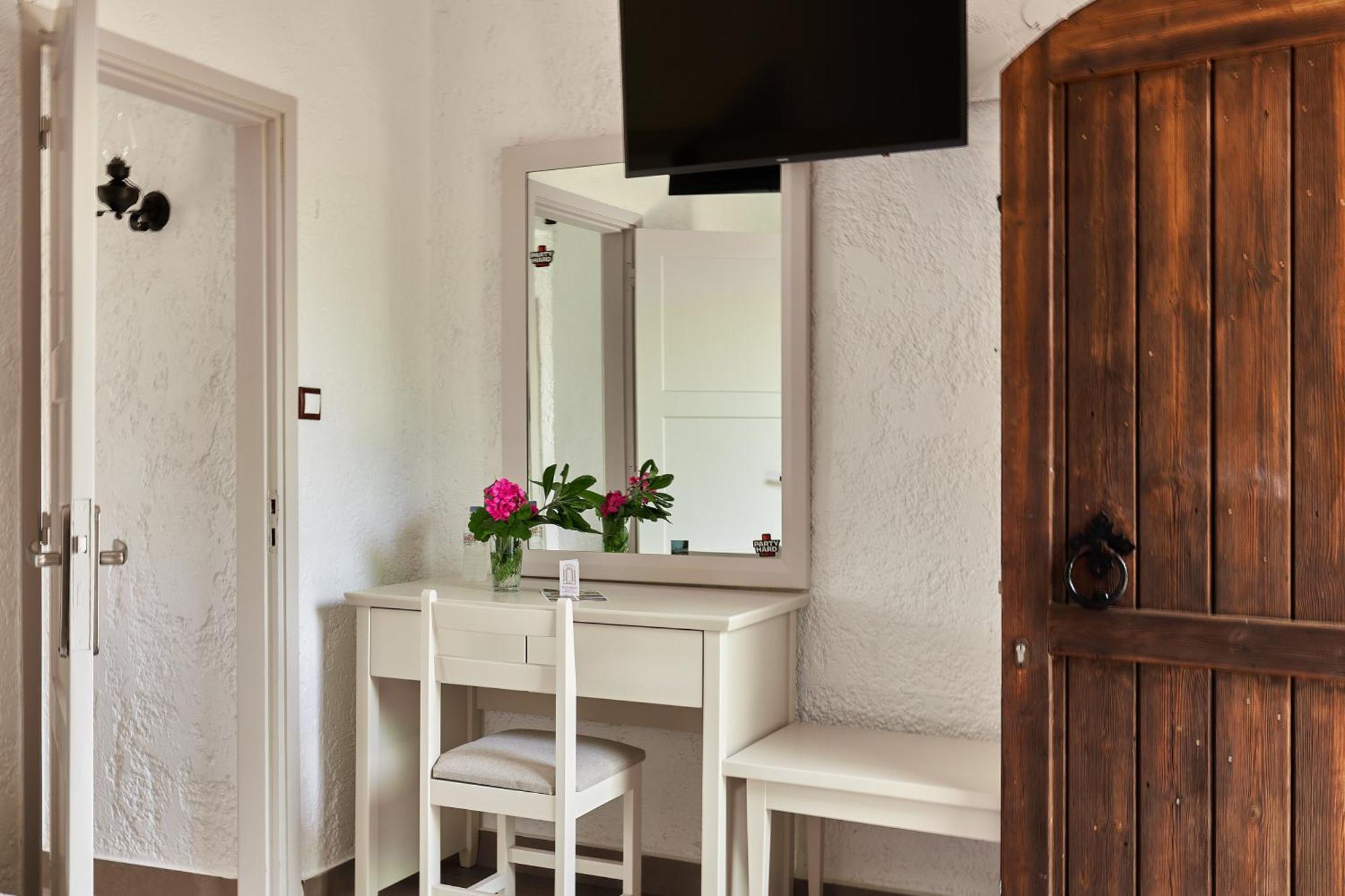 Mila Malia Studios Hotel Экстерьер фото